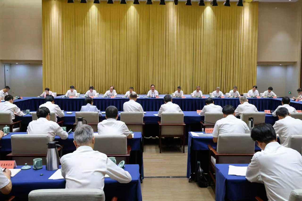 9月23日,省委再次在浙江大学召开省委常委会会议。省委书记王浩主持会议并讲话。潮新闻记者 李震宇 摄