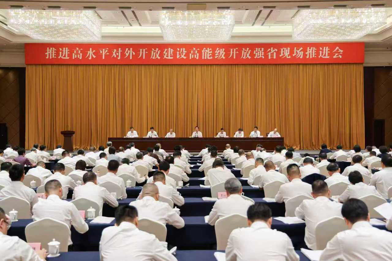 10月14日下午,推进高水平对外开放、建设高能级开放强省现场推进会在义乌召开。省委书记王浩出席会议并讲话。潮新闻记者 李震宇 摄