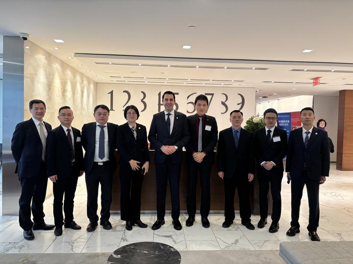 代表团企业家合照,左二为程科源。程科源供图。