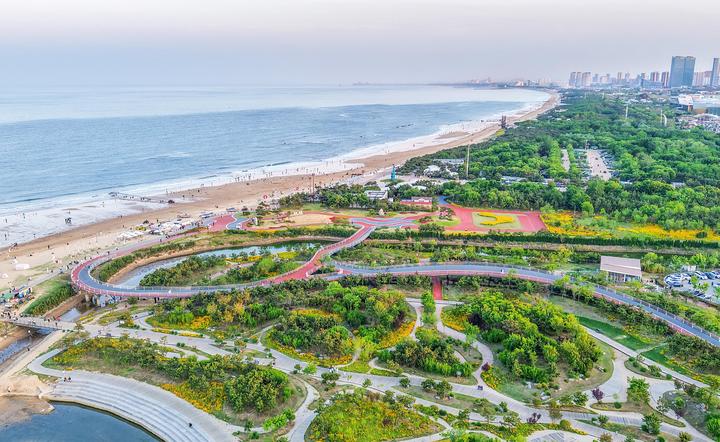 △新时代以来,美丽中国建设迈出重大步伐。图为2025年5月拍摄的山东日照阳光海岸绿道。
