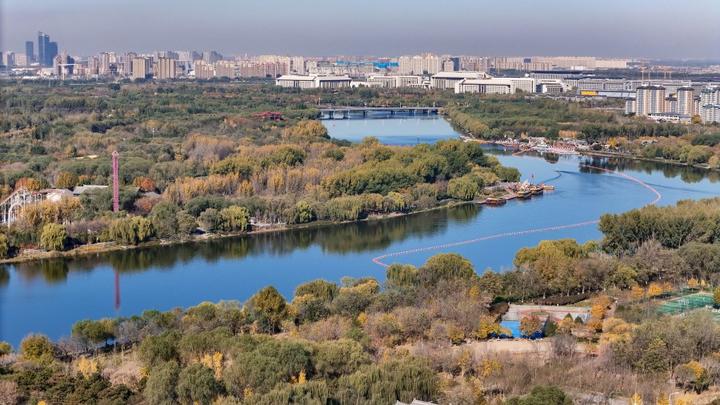 2024年11月5日拍摄的北京城市副中心和大运河森林公园。新华社记者 鞠焕宗 摄