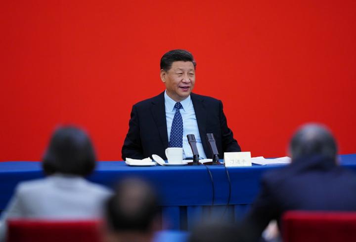 2020年5月23日上午,习近平总书记看望参加全国政协十三届三次会议的经济界委员,并参加联组会,听取意见和建议。新华社记者 谢环驰 摄