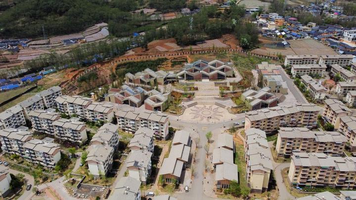 四川省凉山州昭觉县沐恩邸社区(2025年4月19日摄,无人机照片)。新华社记者 尹恒 摄