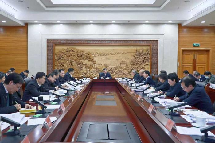 19日上午,省委副书记、省长刘捷主持召开会议,专题研究大宗商品资源配置枢纽建设和外经贸高质量发展工作。潮新闻记者 陆乐 摄