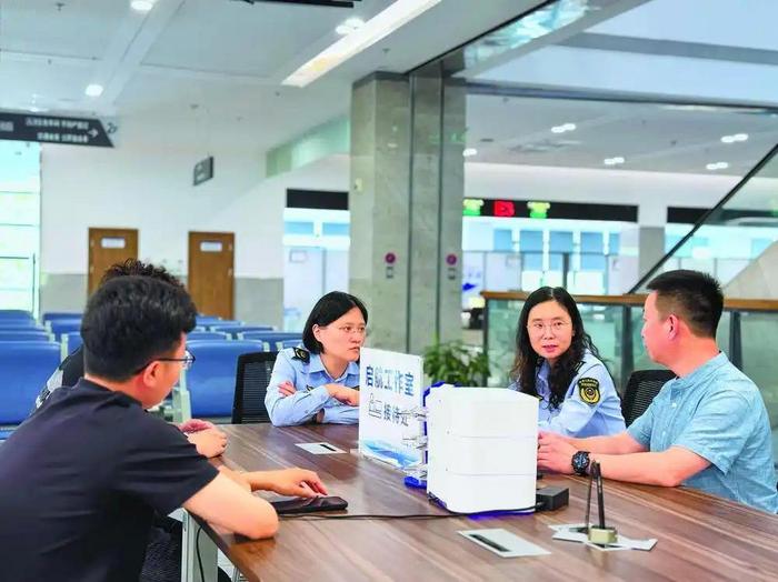 富阳“办不成事”兜底专窗为企业解难。受访者供图