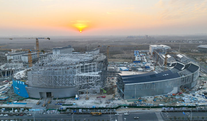 位于安徽省合肥市未来大科学城的紧凑型聚变能实验装置(BEST)建设现场(无人机照片,2025年12月9日摄)。新华社记者 周牧 摄