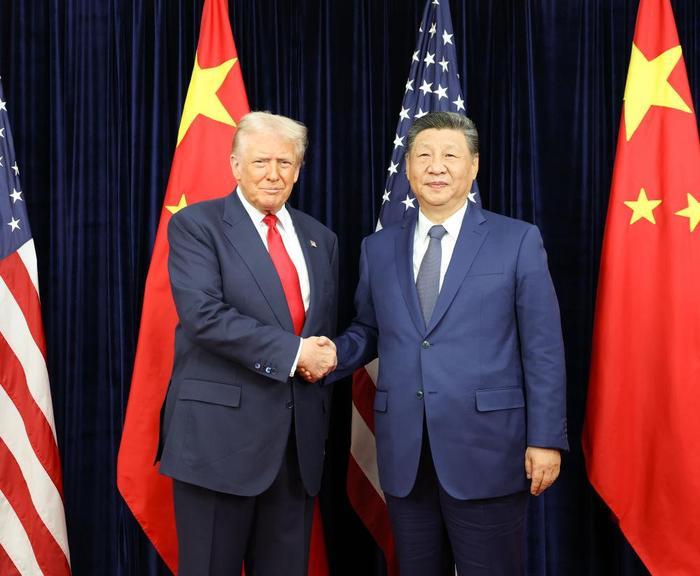 当地时间2025年10月30日,国家主席习近平在釜山同美国总统特朗普举行会晤。新华社记者 黄敬文 摄