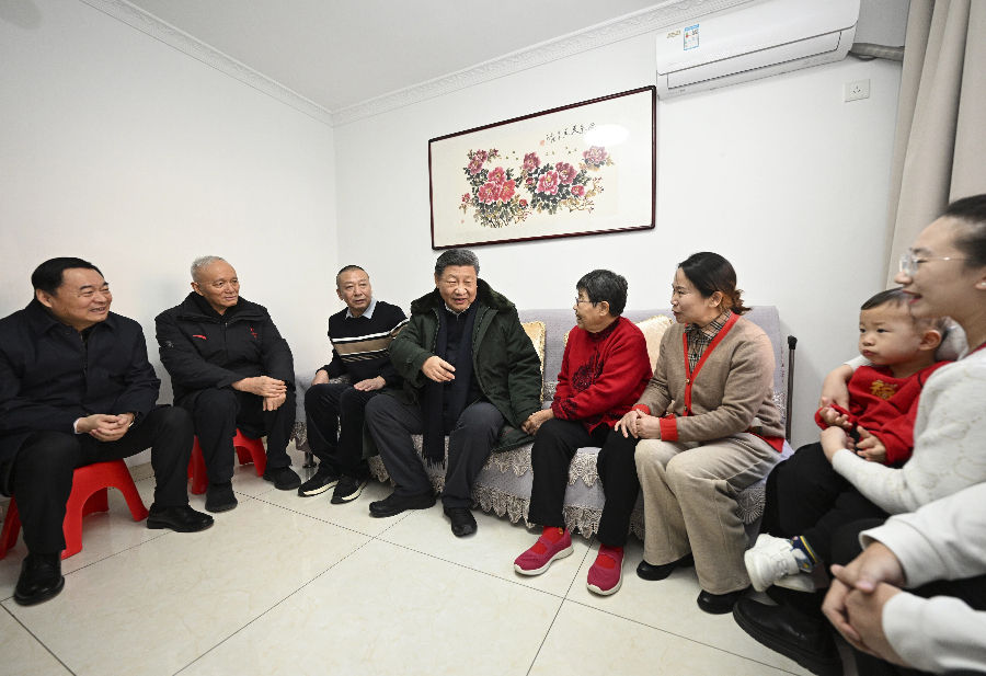 2025年1月23日上午,习近平总书记在辽宁沈阳大东区长安街道长安小区了解当地优化便民惠民服务、提升居民生活品质等情况。新华社记者 李学仁 摄