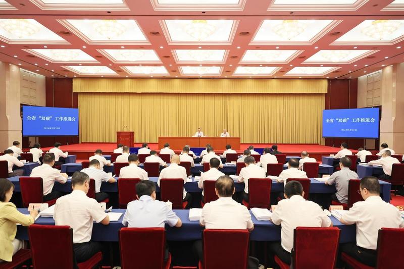 20日下午,全省“双碳”工作推进会在杭召开。省委副书记、省长刘捷出席会议并讲话。潮新闻记者 陆乐 摄