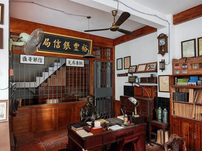 这是8月6日拍摄的汕头小公园内按照历史场景打造的银信局。新华社记者 詹奕嘉 摄